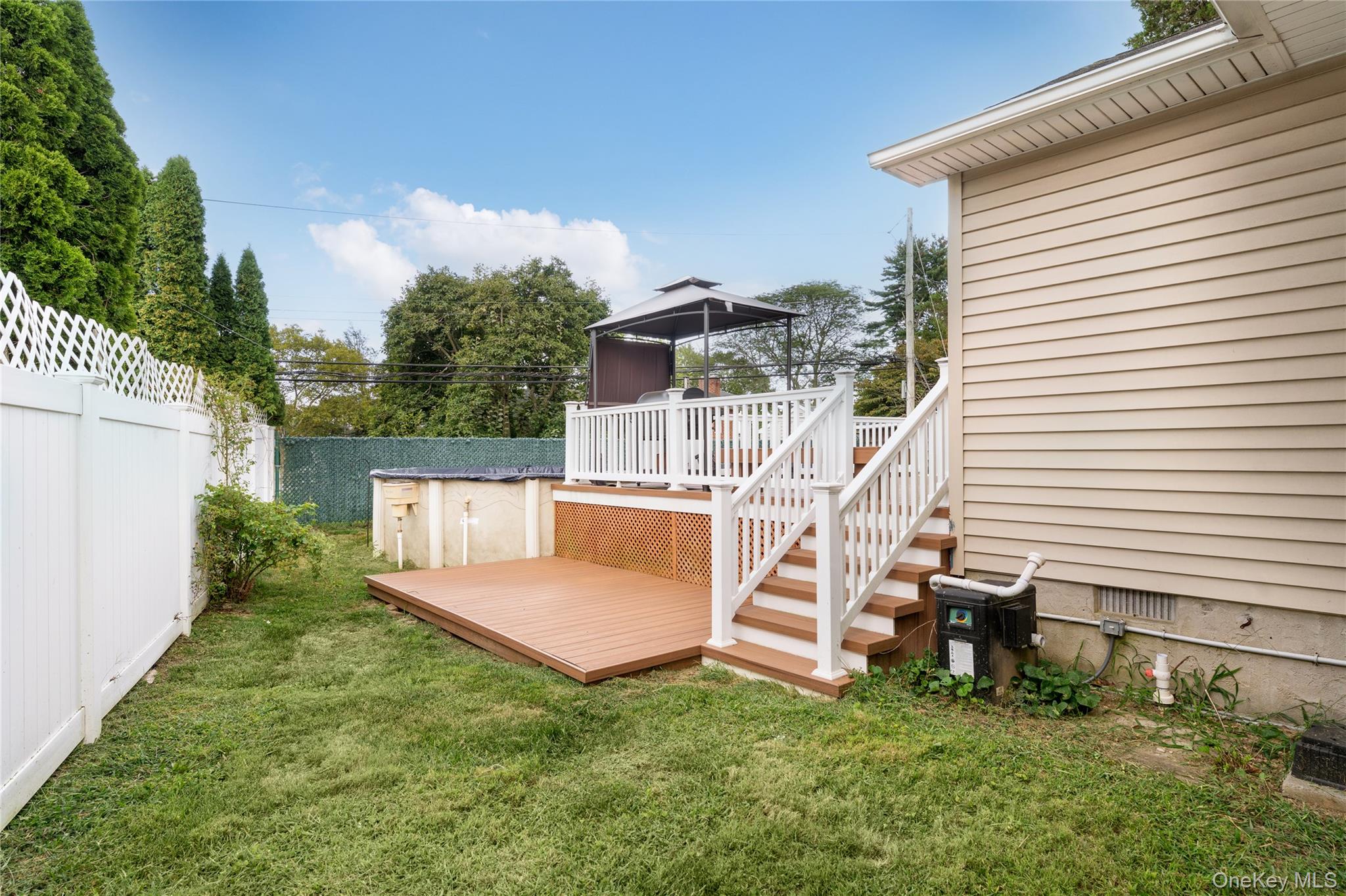 11 Eaton Road, Syosset, NY 11791