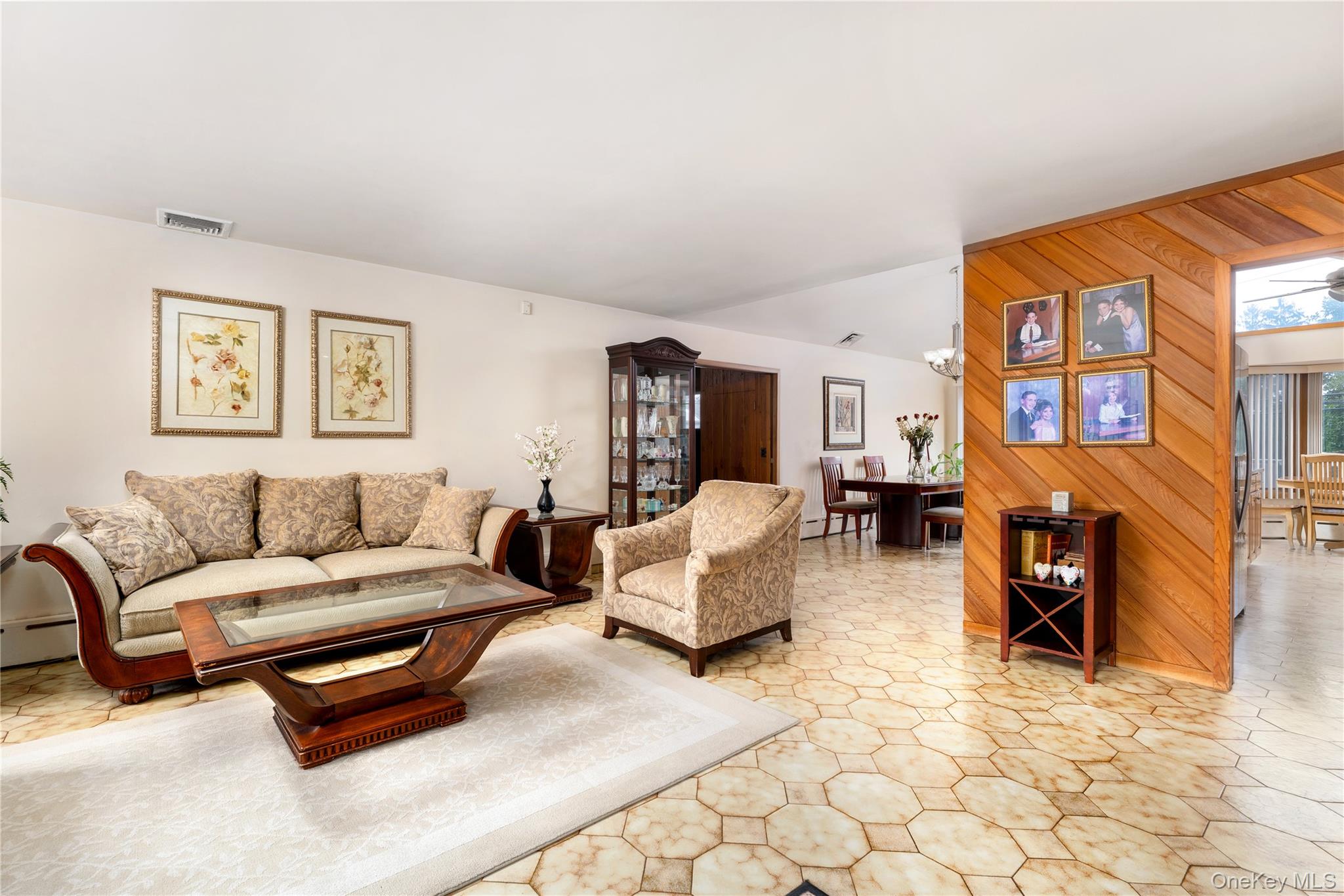 11 Eaton Road, Syosset, NY 11791