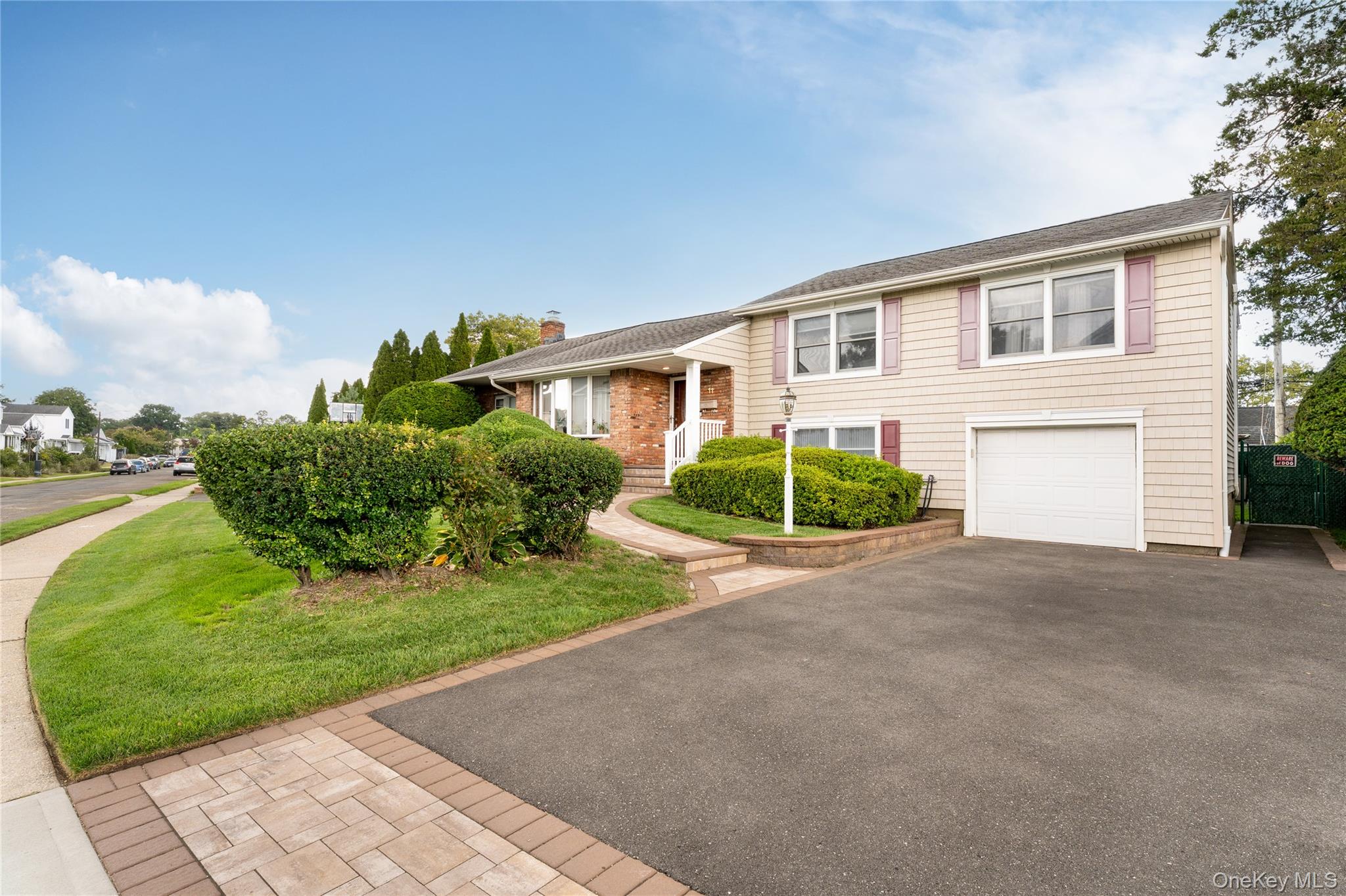 11 Eaton Road, Syosset, NY 11791