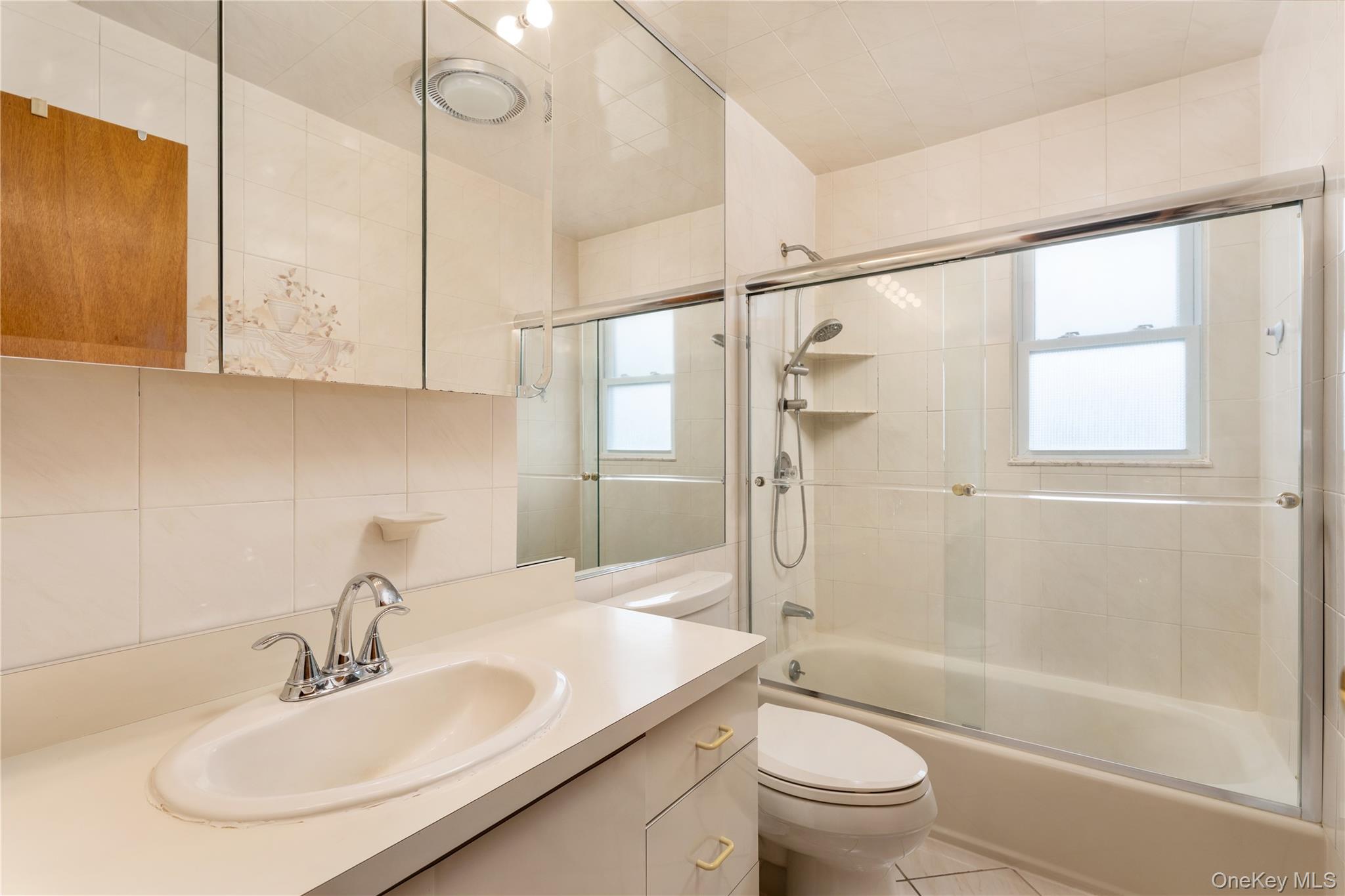 11 Eaton Road, Syosset, NY 11791