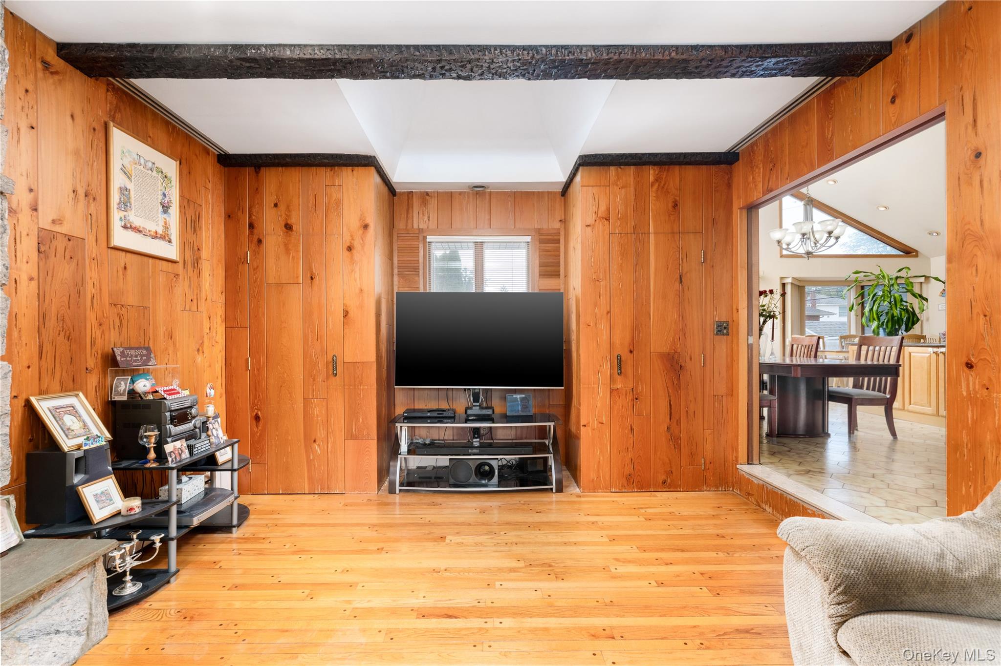 11 Eaton Road, Syosset, NY 11791