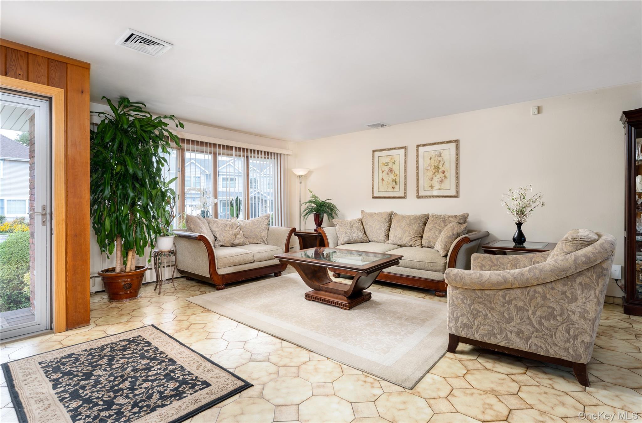 11 Eaton Road, Syosset, NY 11791