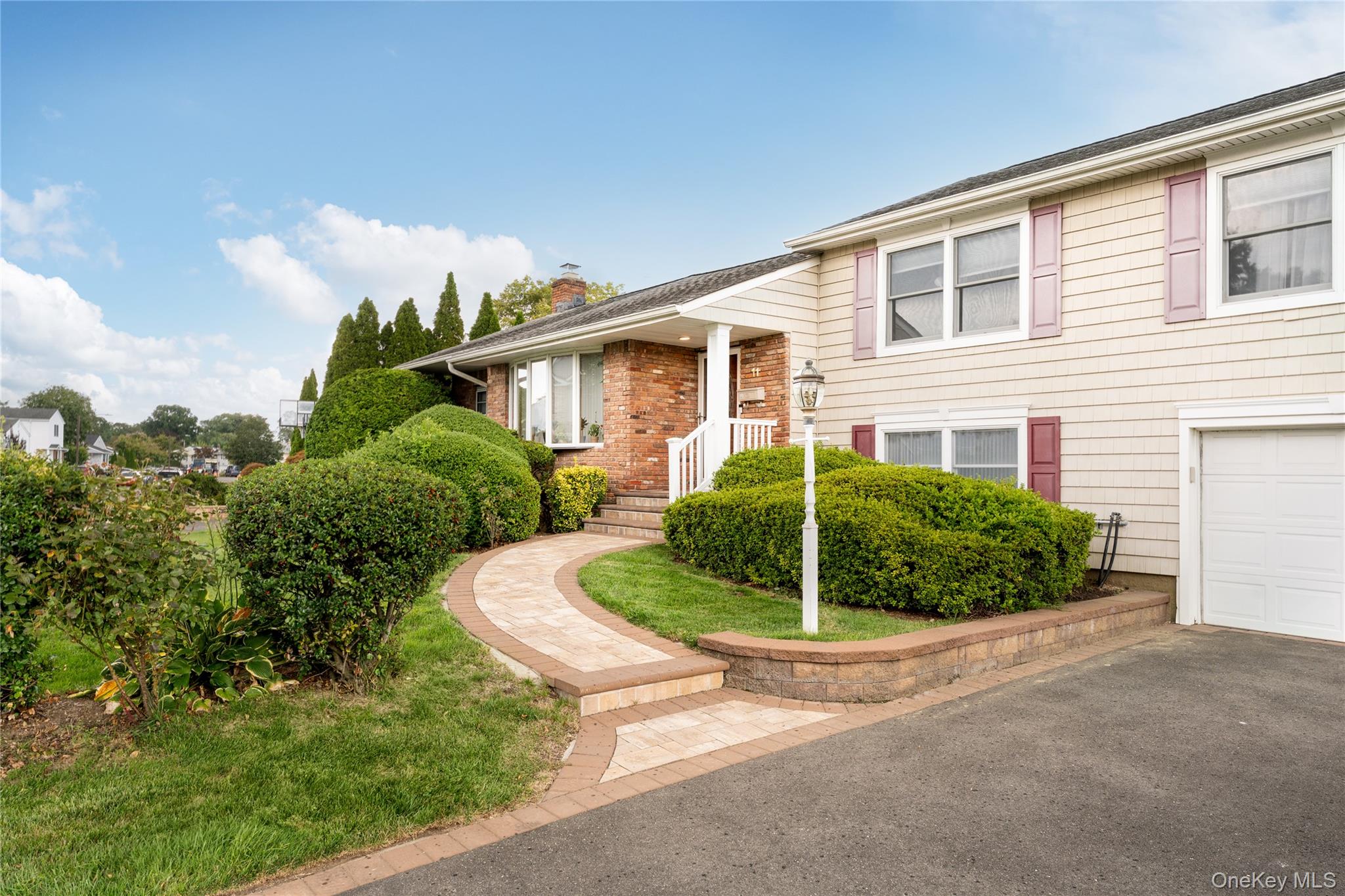 11 Eaton Road, Syosset, NY 11791