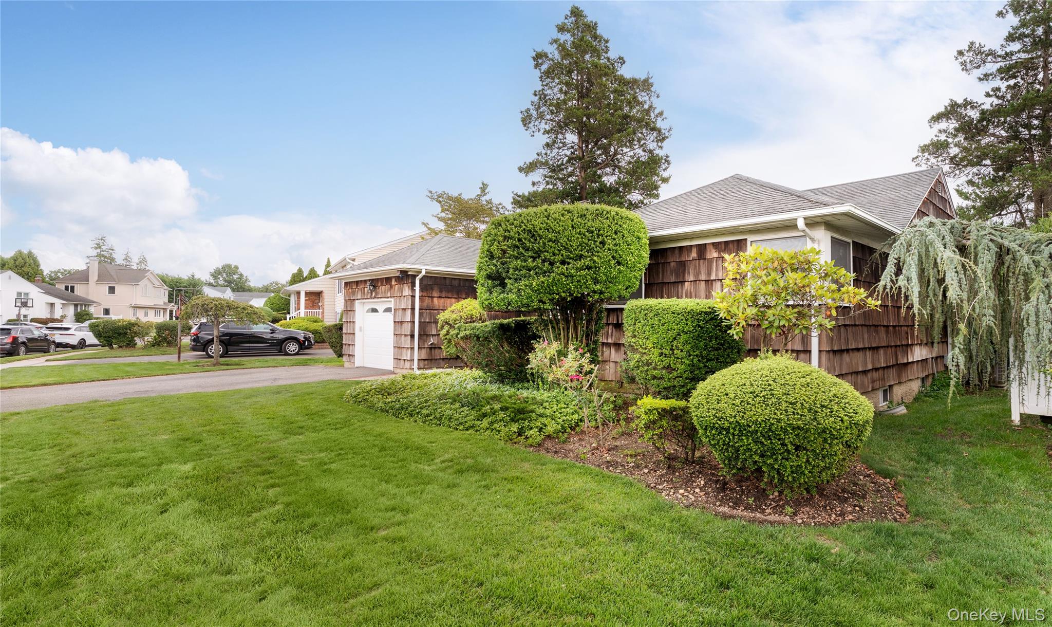 9 Eaton Road, Syosset, NY 11791