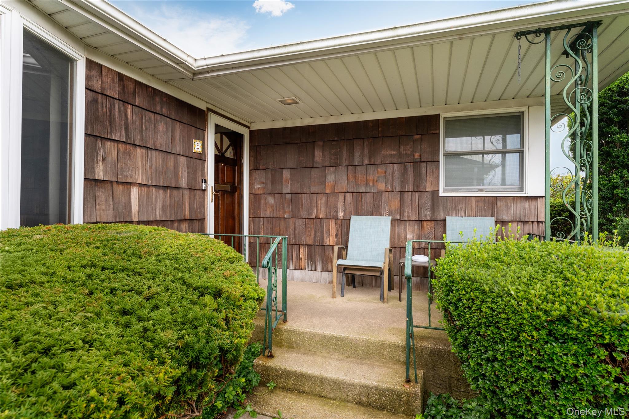 9 Eaton Road, Syosset, NY 11791