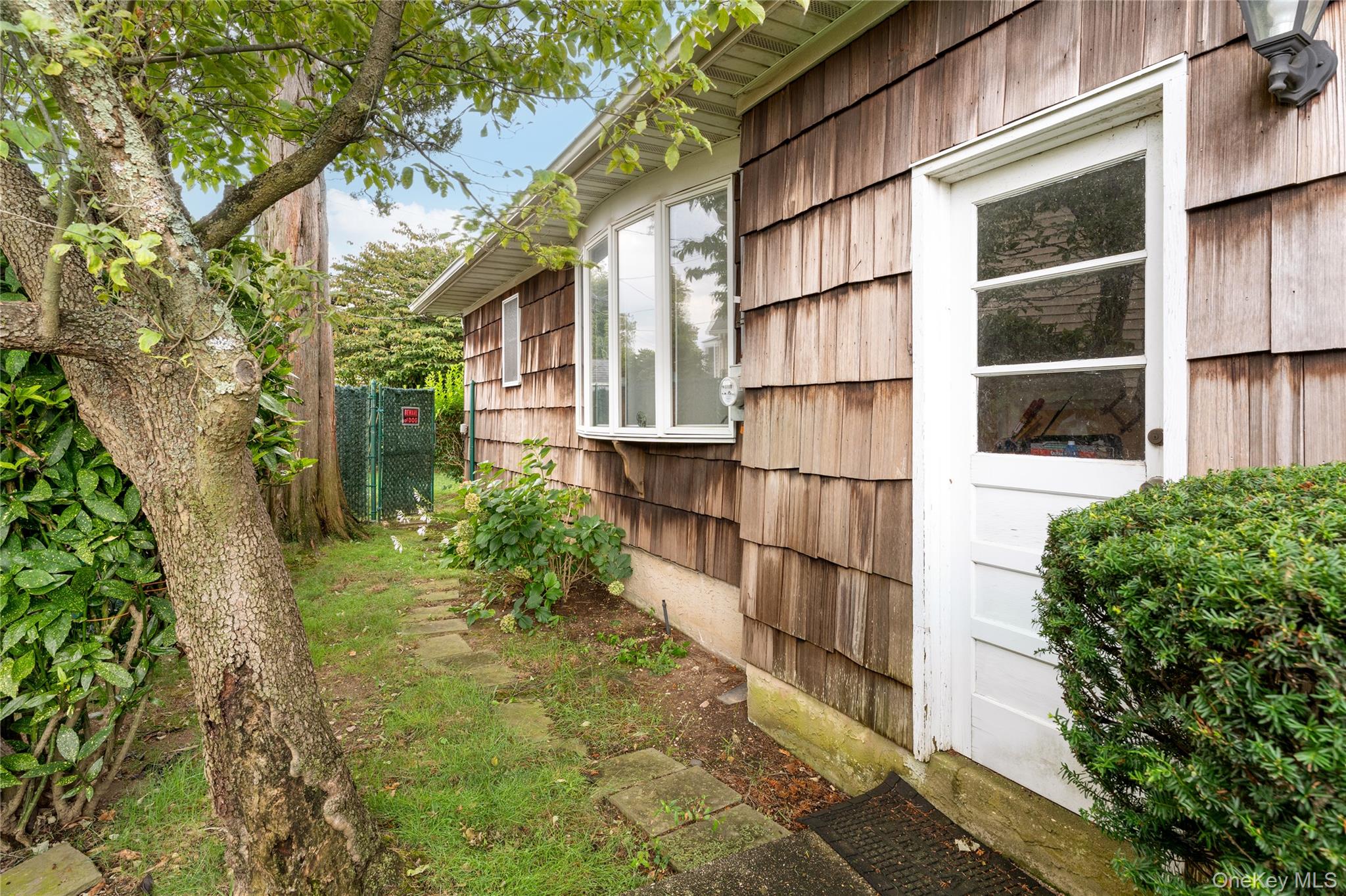 9 Eaton Road, Syosset, NY 11791