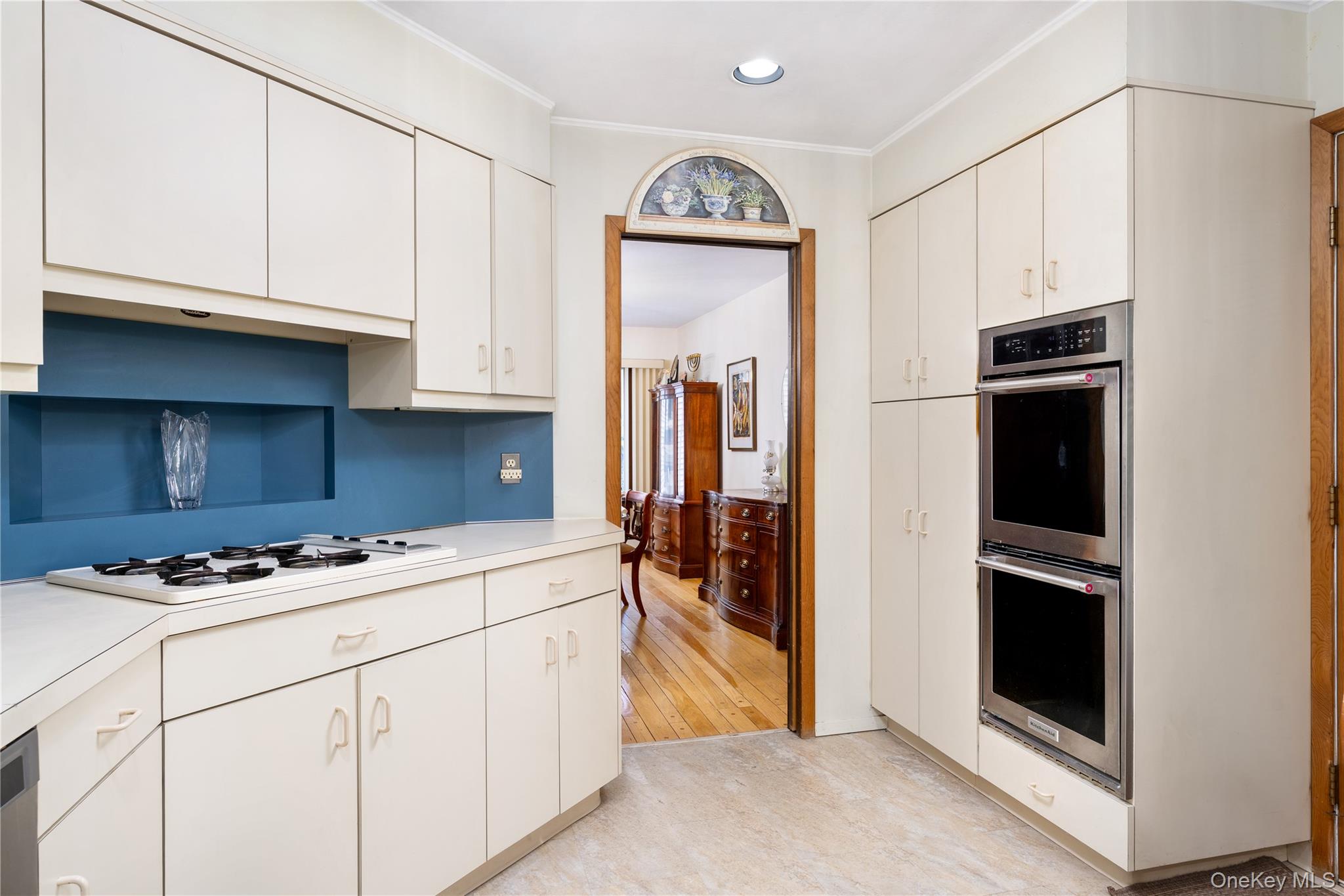 9 Eaton Road, Syosset, NY 11791