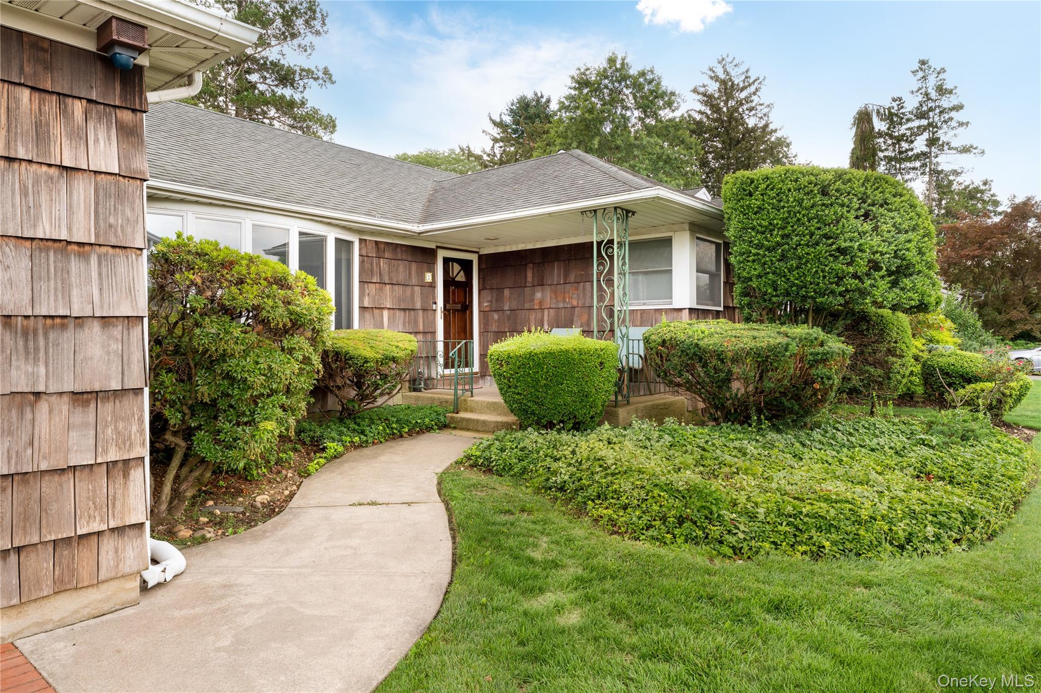 9 Eaton Road, Syosset, NY 11791