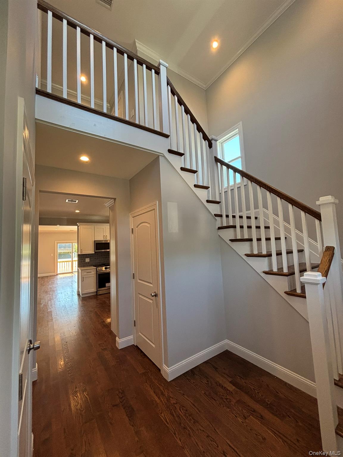 3 Garfield Place, Lindenhurst, NY 11757