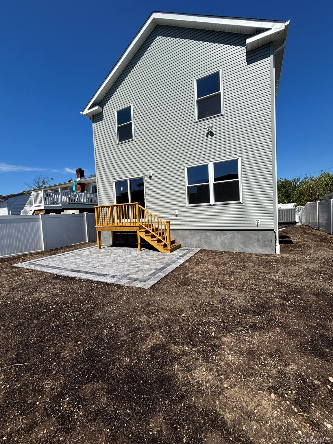 3 Garfield Place, Lindenhurst, NY 11757