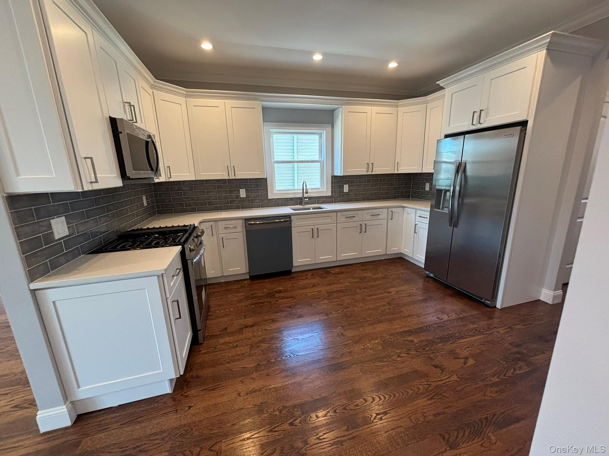 3 Garfield Place, Lindenhurst, NY 11757