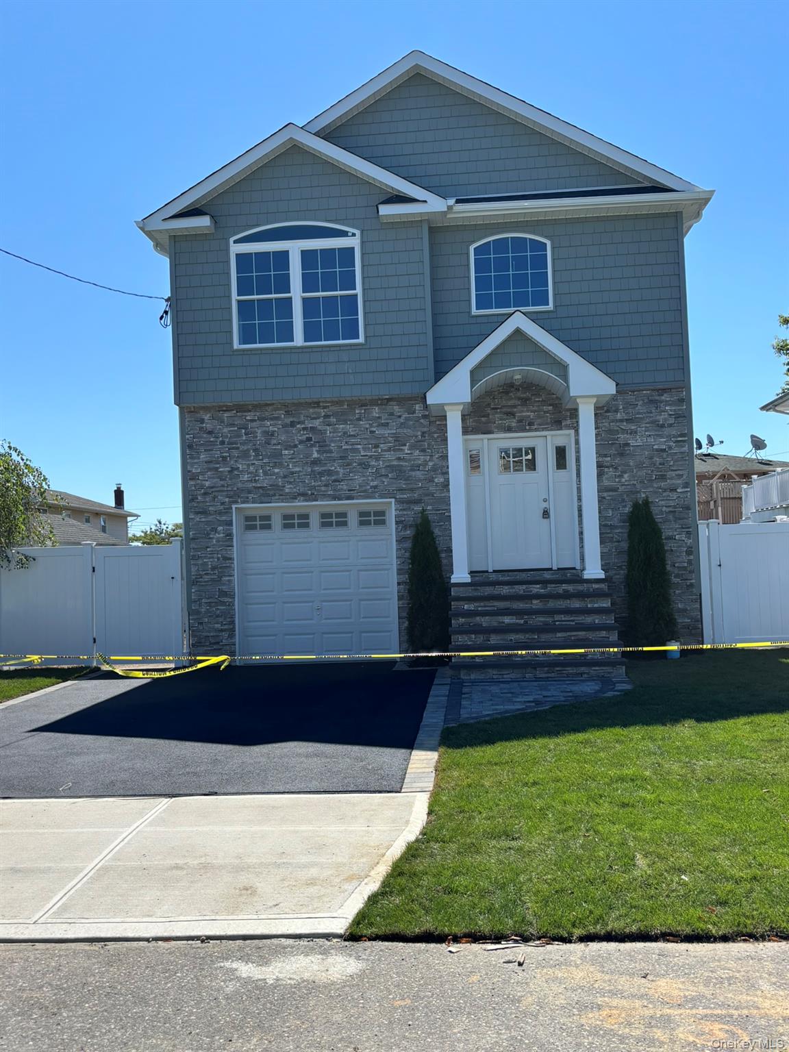 3 Garfield Place, Lindenhurst, NY 11757