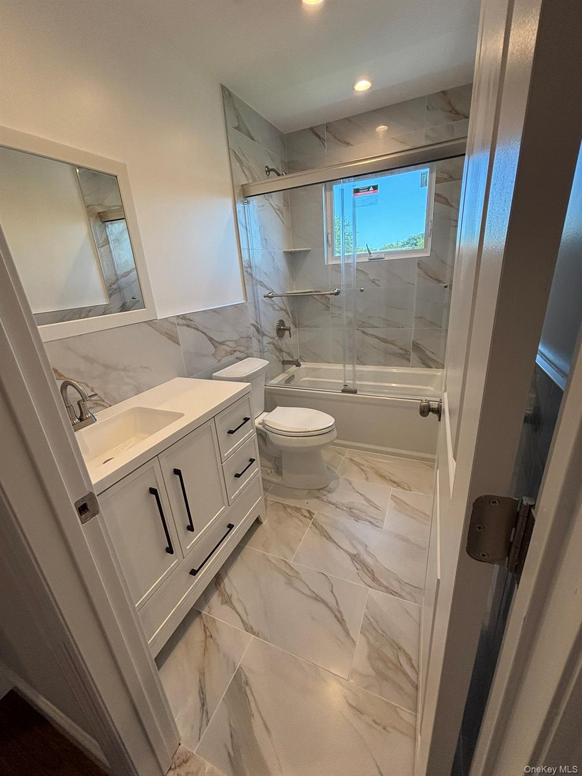 3 Garfield Place, Lindenhurst, NY 11757