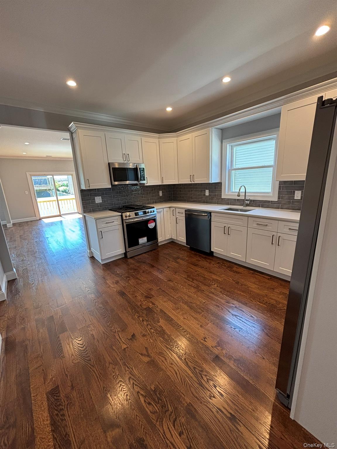 3 Garfield Place, Lindenhurst, NY 11757