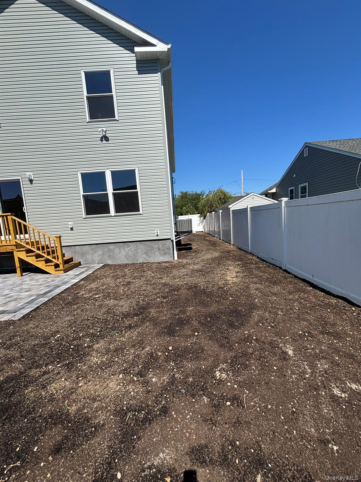 3 Garfield Place, Lindenhurst, NY 11757