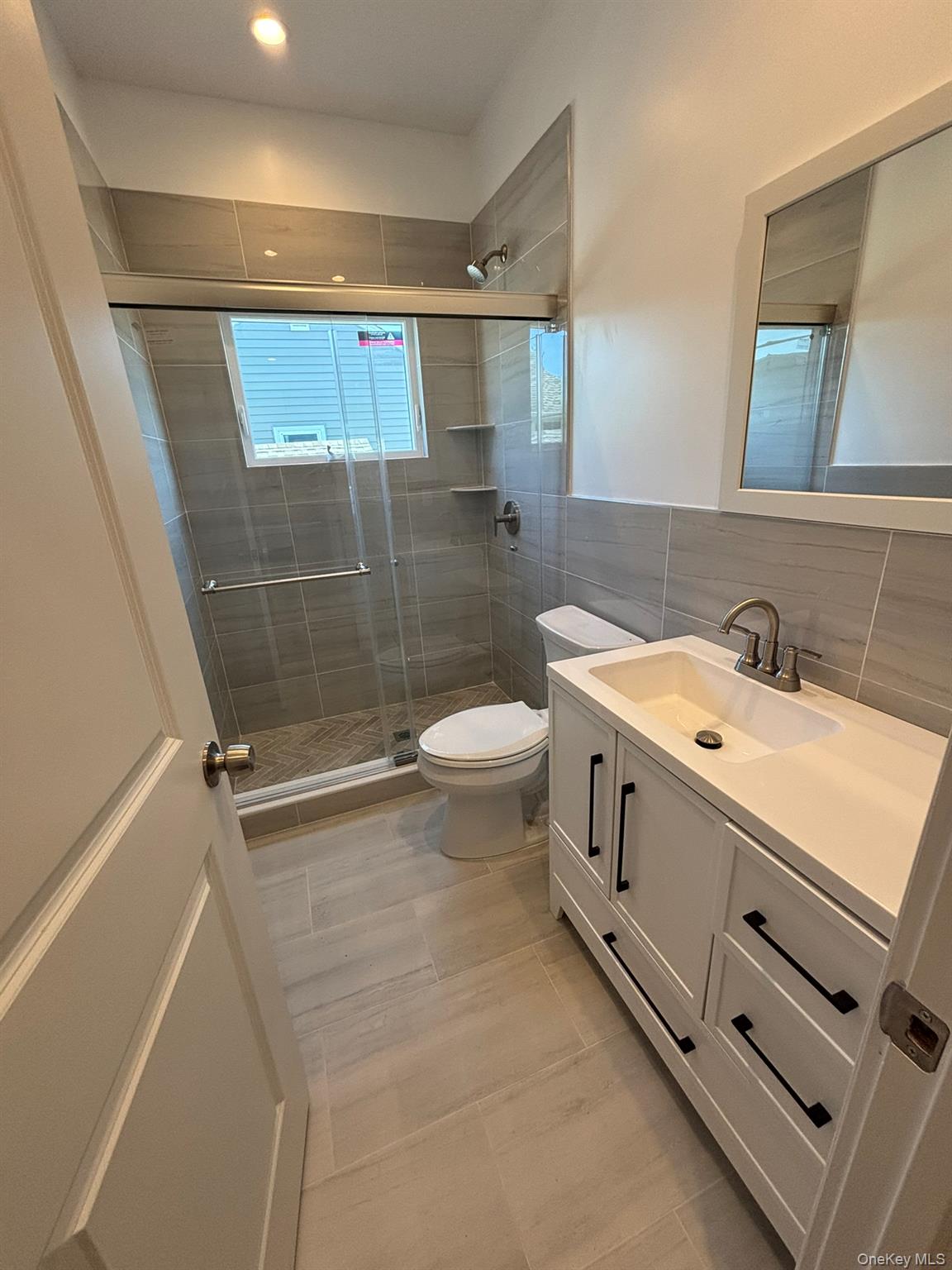 3 Garfield Place, Lindenhurst, NY 11757