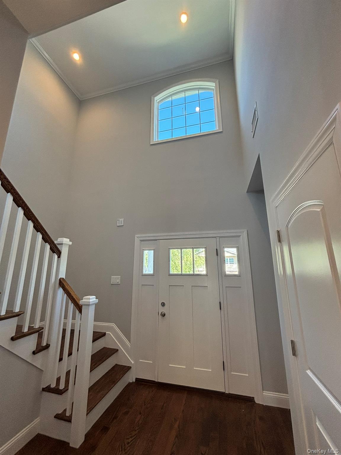 3 Garfield Place, Lindenhurst, NY 11757