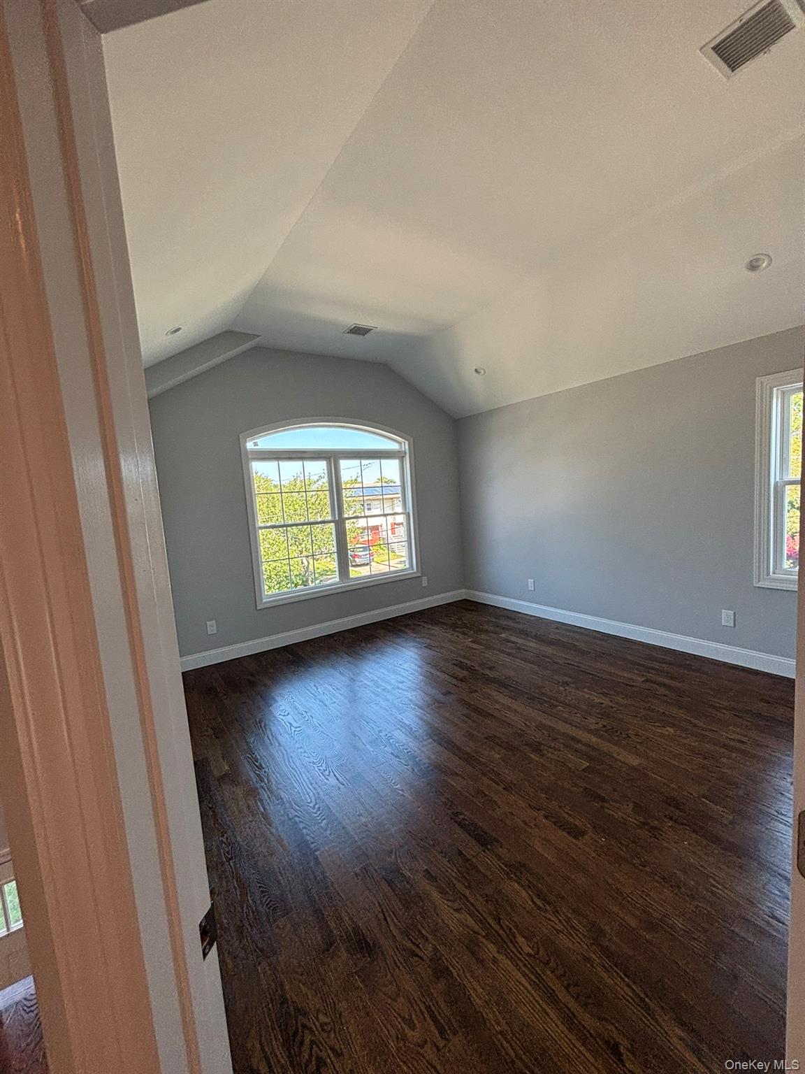 3 Garfield Place, Lindenhurst, NY 11757