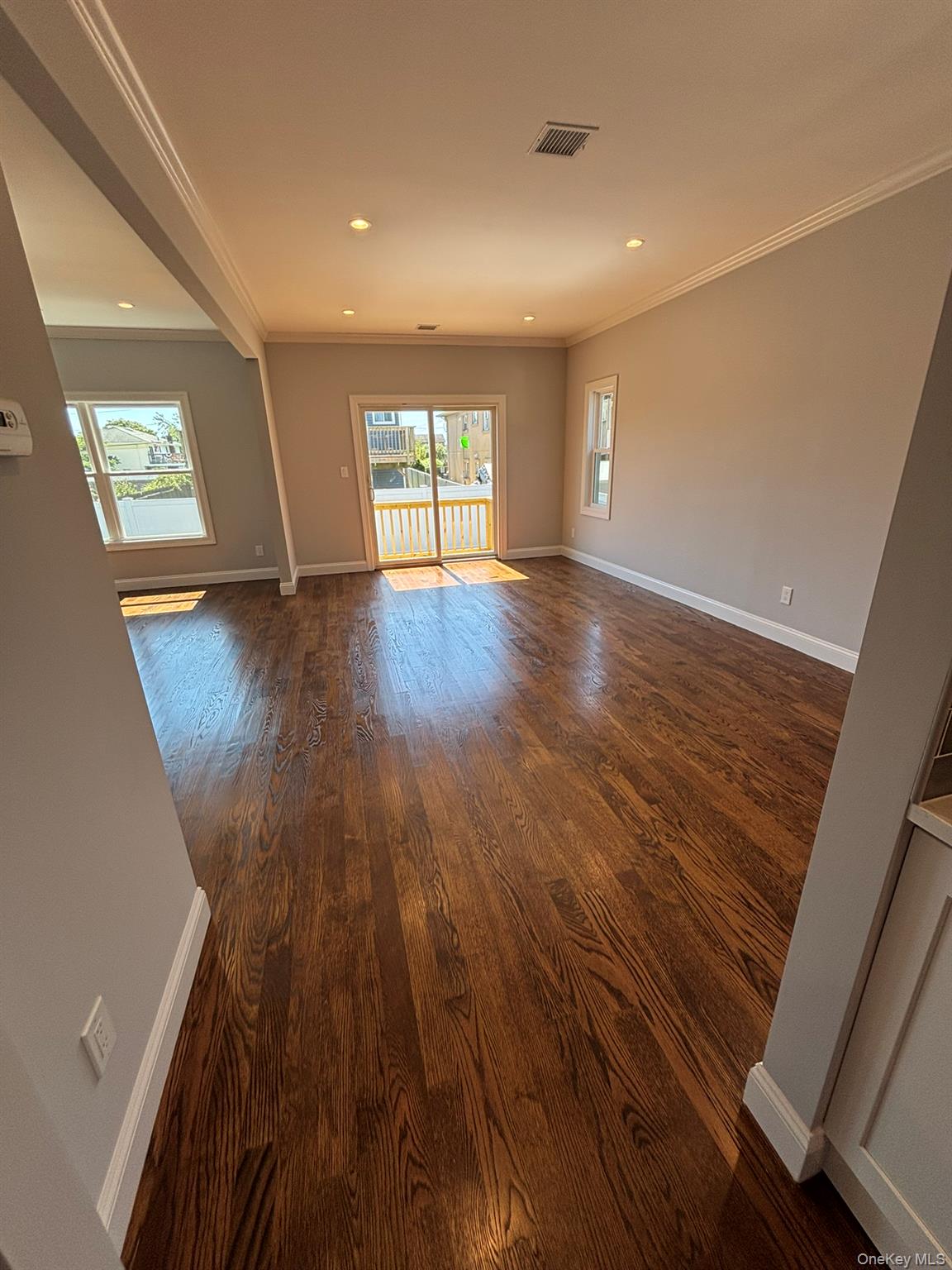 3 Garfield Place, Lindenhurst, NY 11757