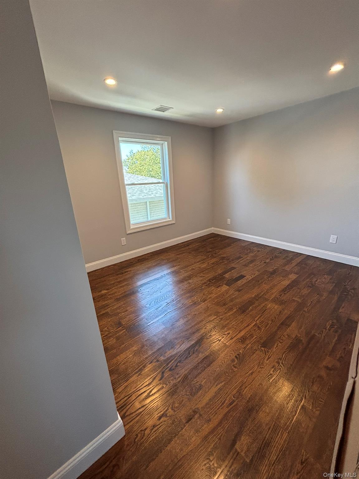 3 Garfield Place, Lindenhurst, NY 11757