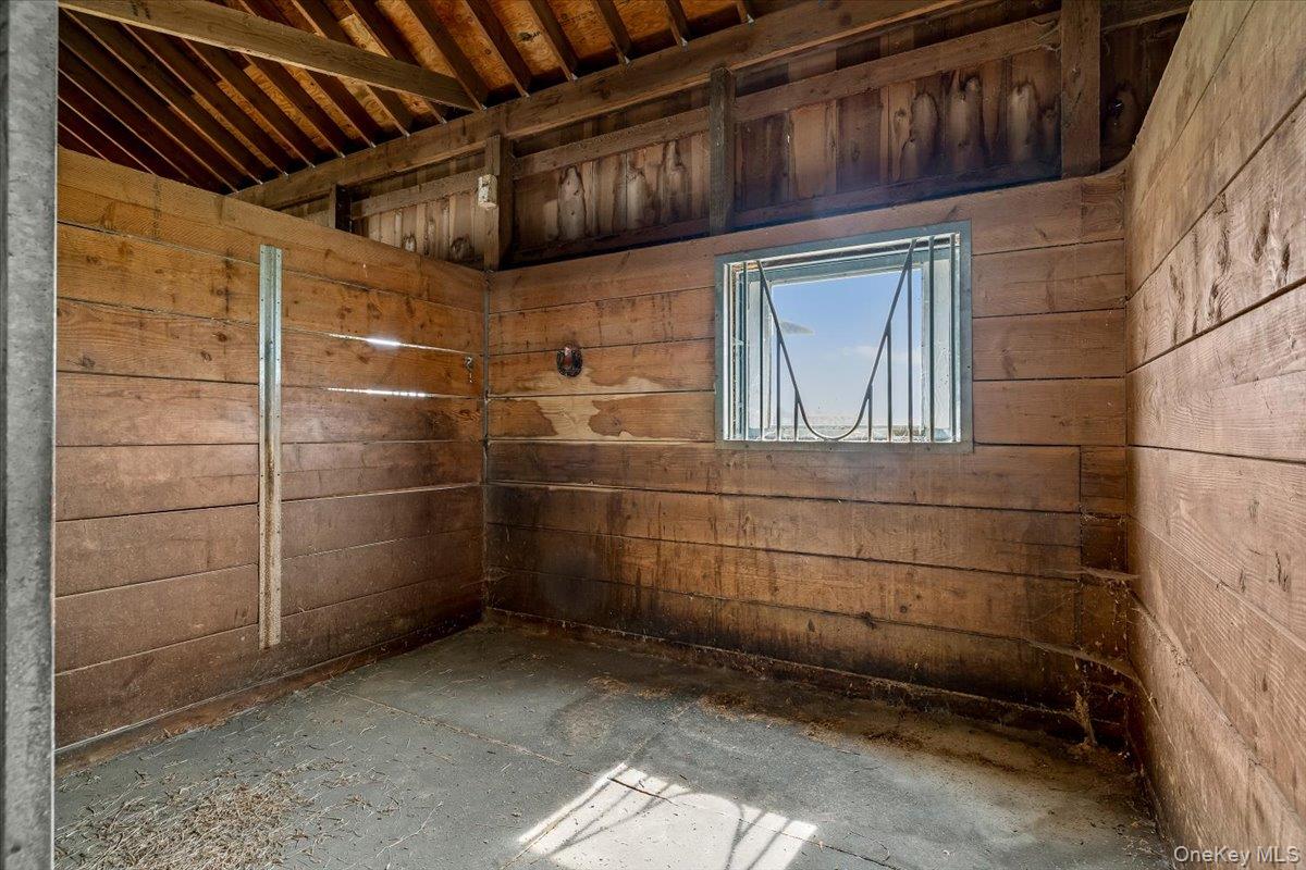 1535 Middle Road, Calverton, NY 11933