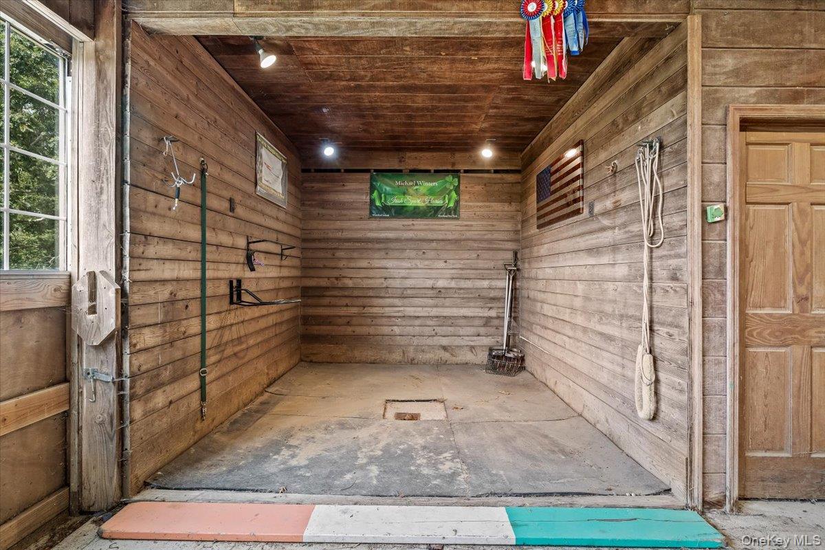 1535 Middle Road, Calverton, NY 11933