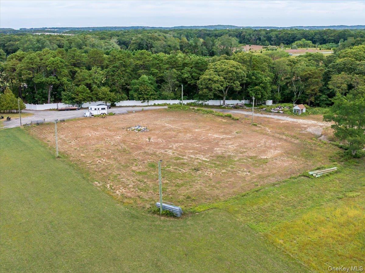 1535 Middle Road, Calverton, NY 11933