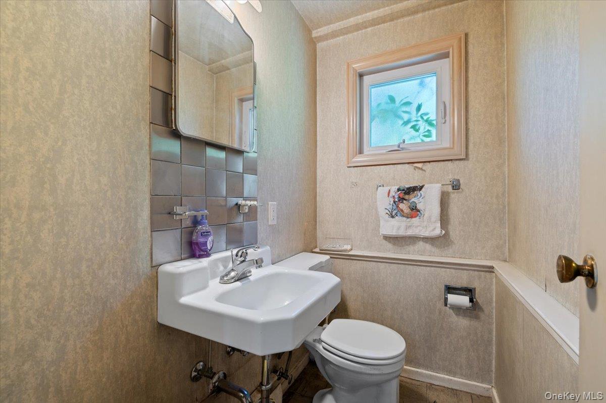 331 Woodbridge Lane, Jericho, NY 11753