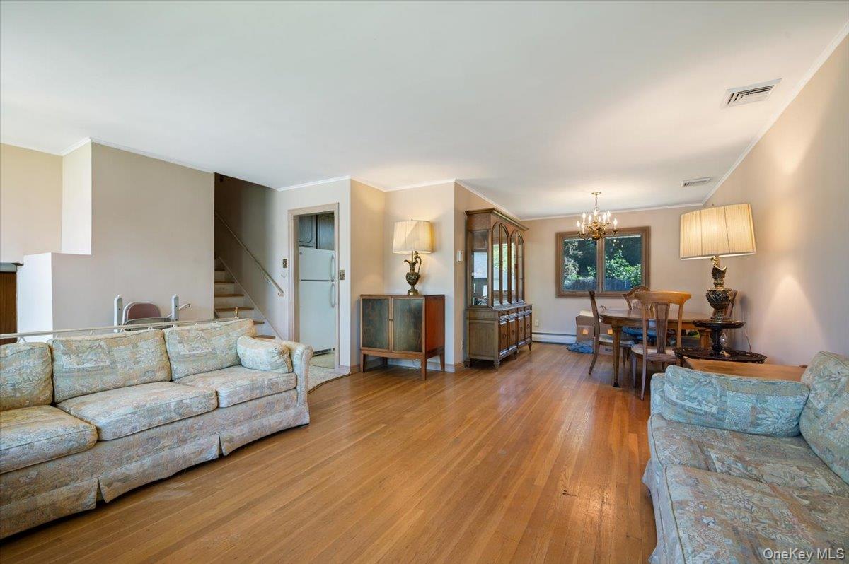 331 Woodbridge Lane, Jericho, NY 11753