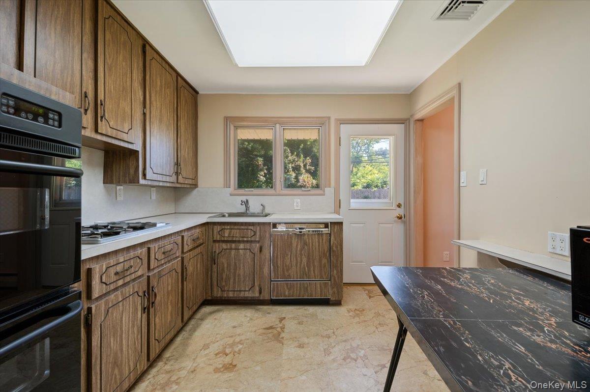 331 Woodbridge Lane, Jericho, NY 11753