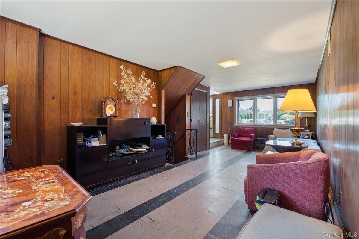 331 Woodbridge Lane, Jericho, NY 11753