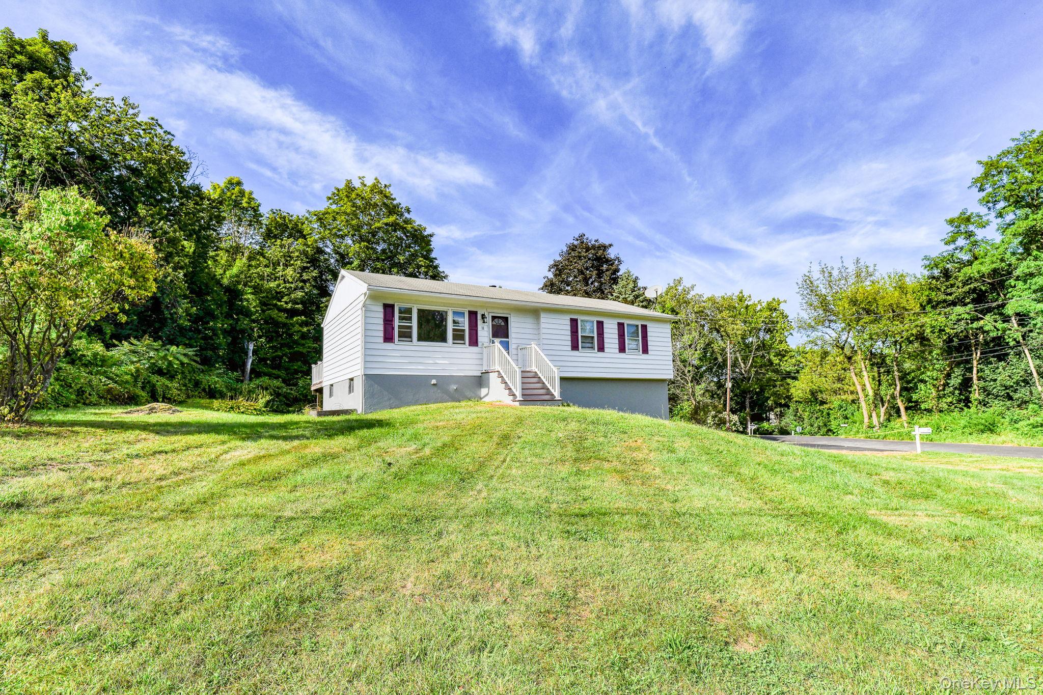 11 Hudson Bluff Drive, Marlboro, NY 12542