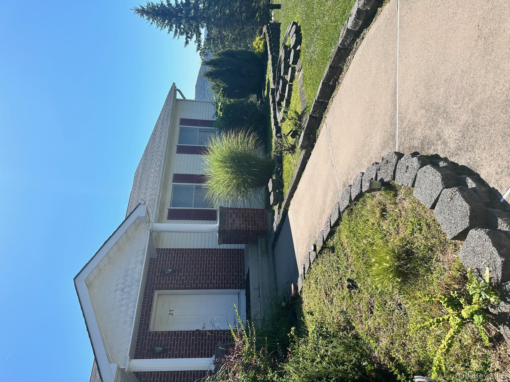 27 Clinton Drive, Washingtonville, NY 10992