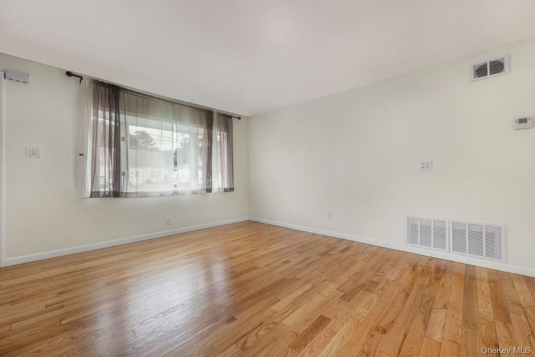 205 S 12th Street, Lindenhurst, NY 11757