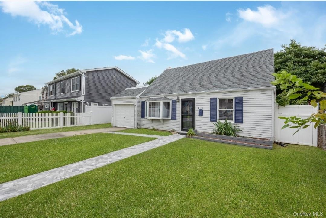 205 S 12th Street, Lindenhurst, NY 11757