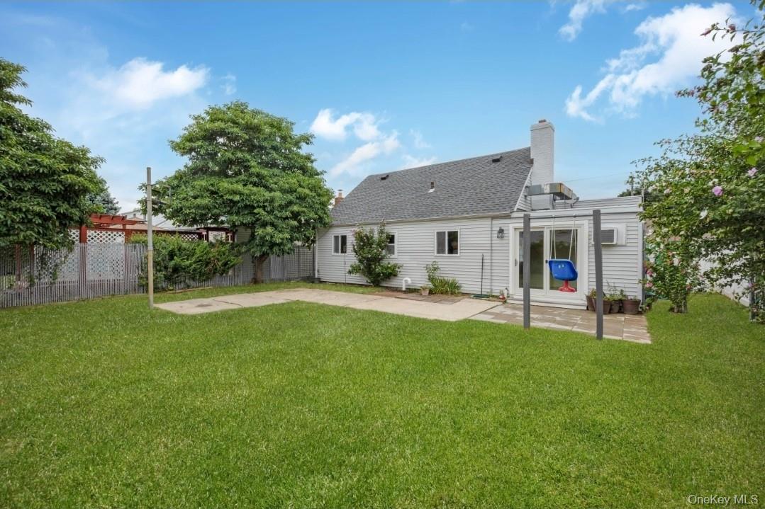 205 S 12th Street, Lindenhurst, NY 11757