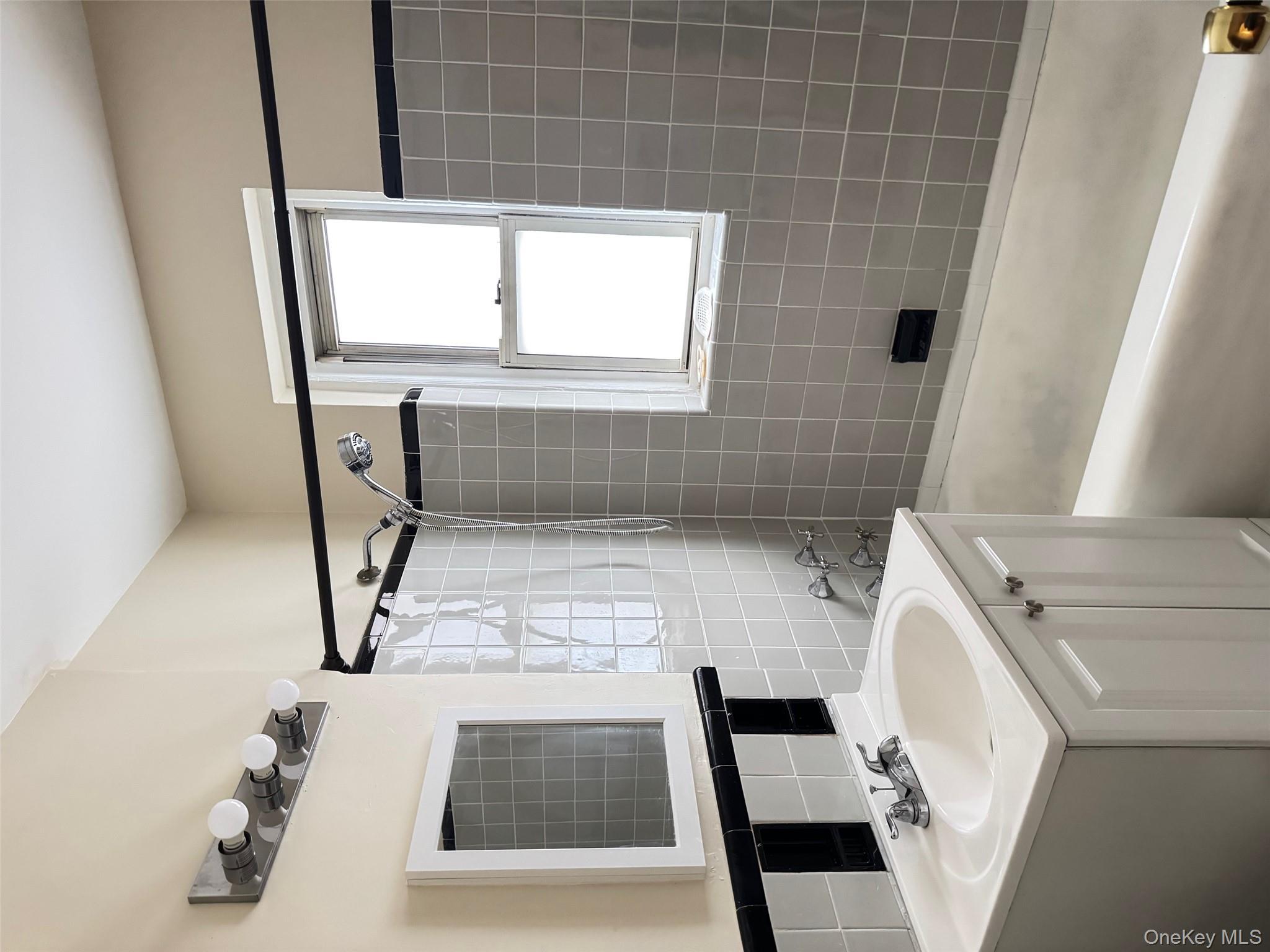 6360 102nd Street # A18, Rego Park, NY 11374