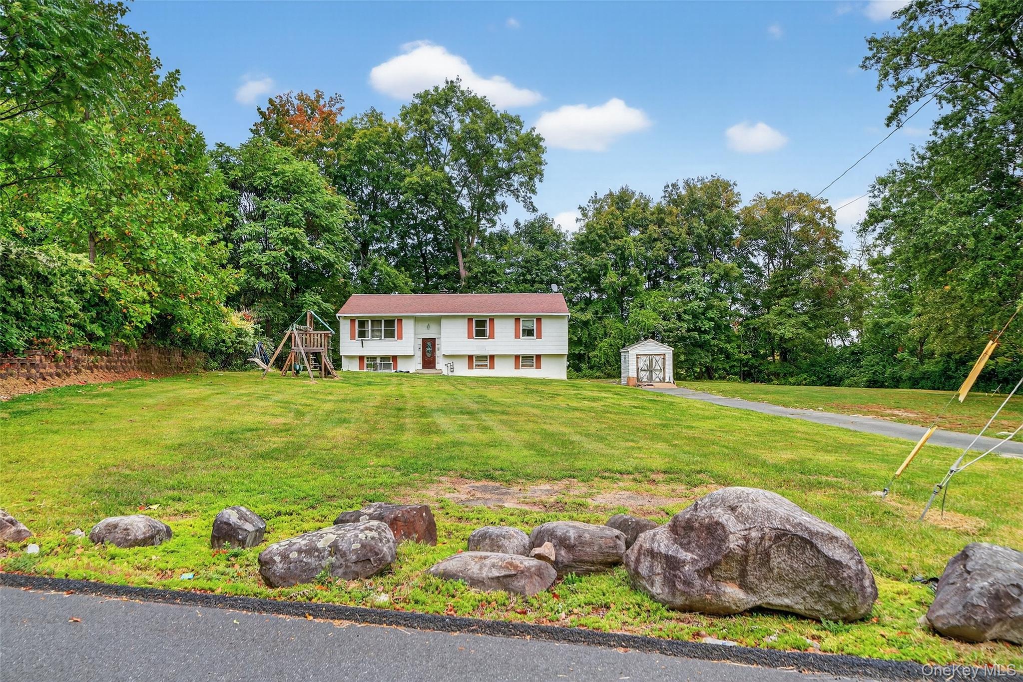 19 Birchwood Avenue, Nanuet, NY 10954