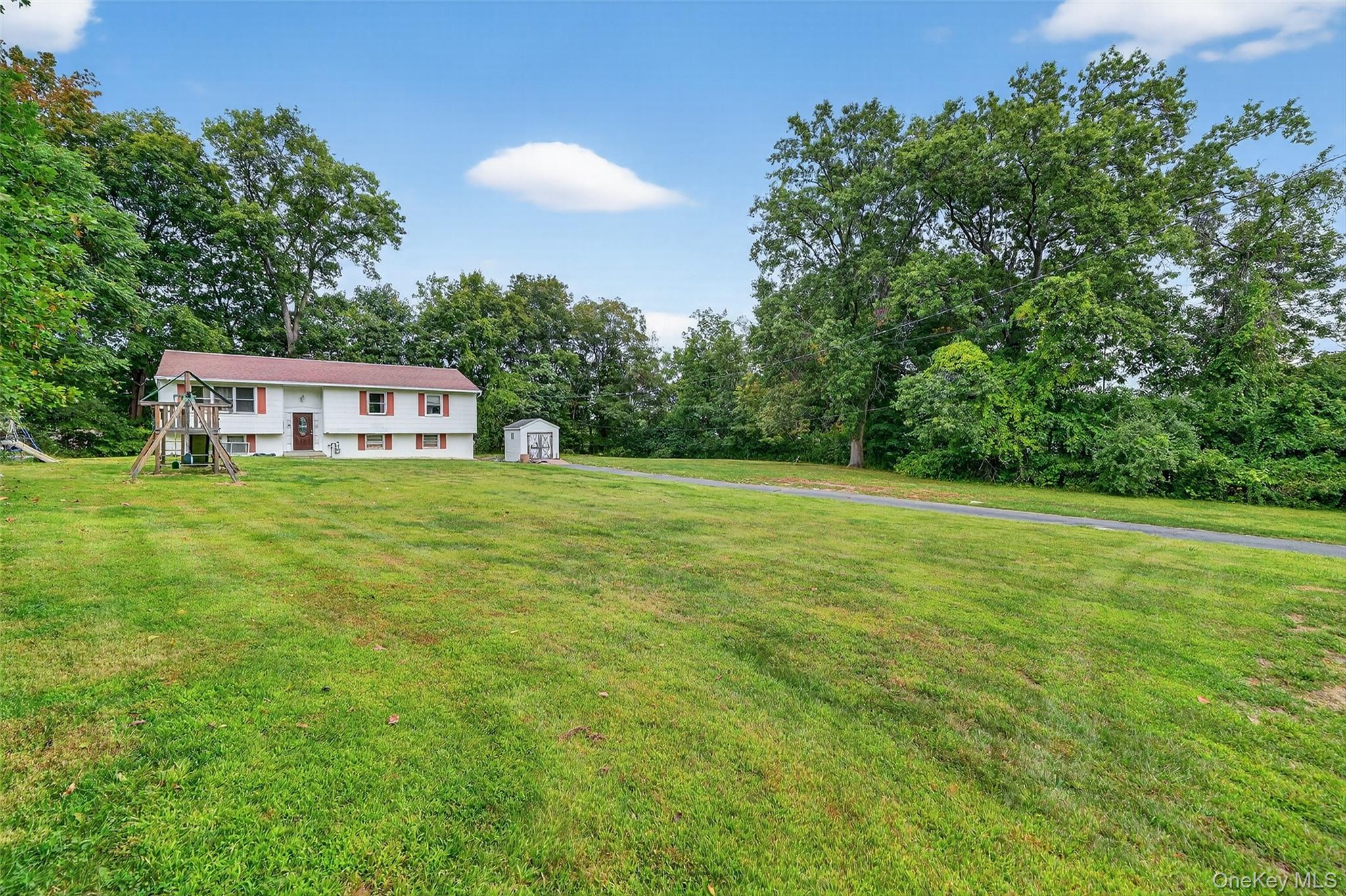 19 Birchwood Avenue, Nanuet, NY 10954