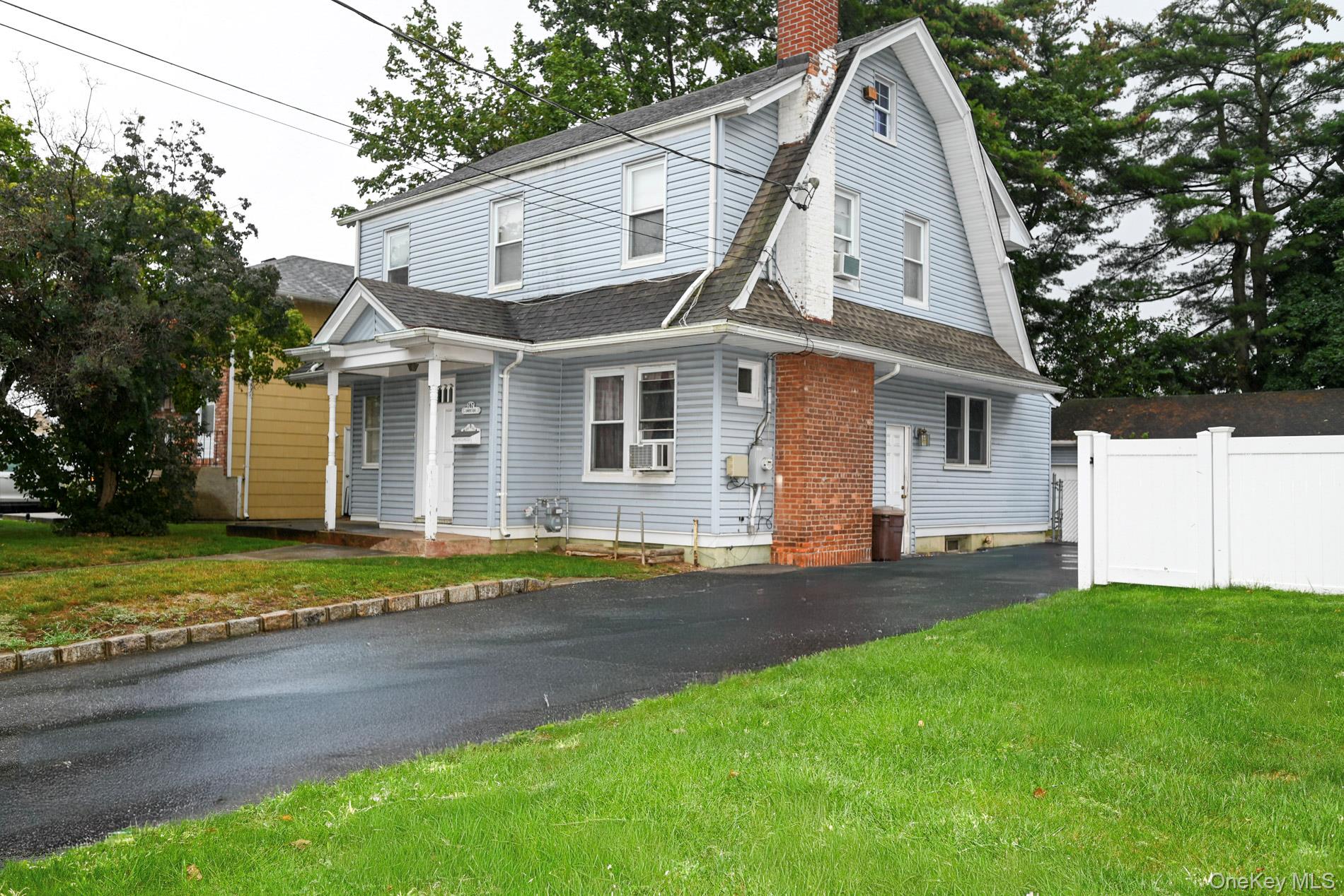 167 Banbury Road, Mineola, NY 11501