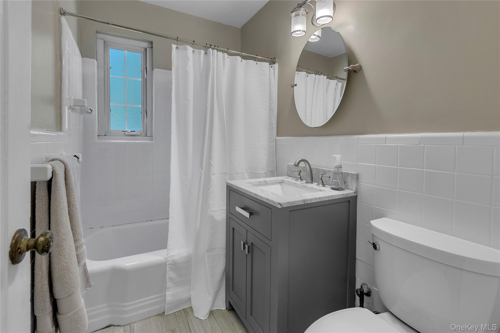 49 Nathan Hale Drive # 11A, Huntington, NY 11743