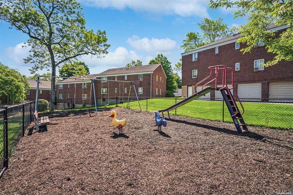 49 Nathan Hale Drive # 11A, Huntington, NY 11743