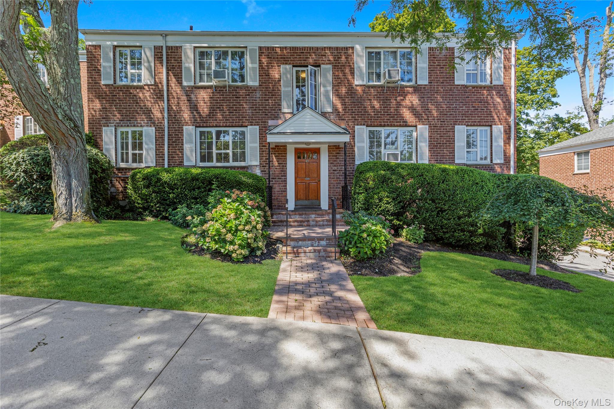 49 Nathan Hale Drive # 11A, Huntington, NY 11743