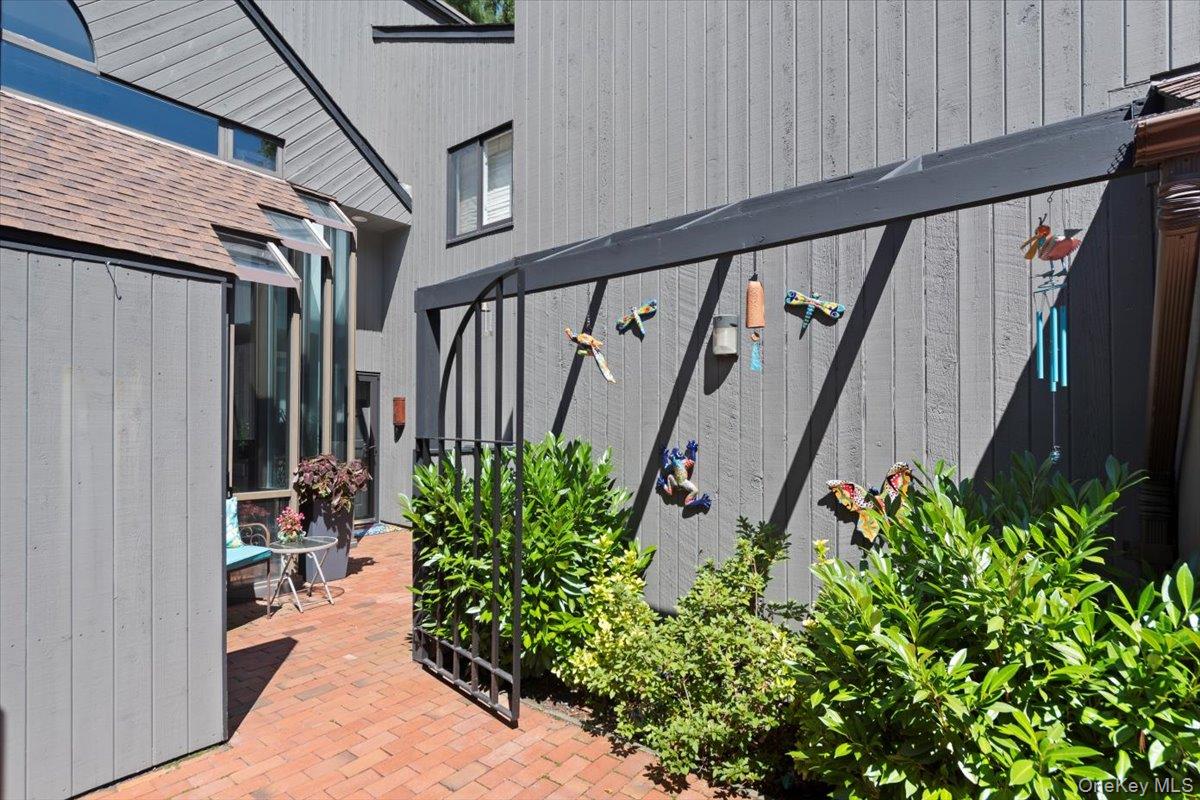 301 Old Cedar Road, Hartsdale, NY 10530