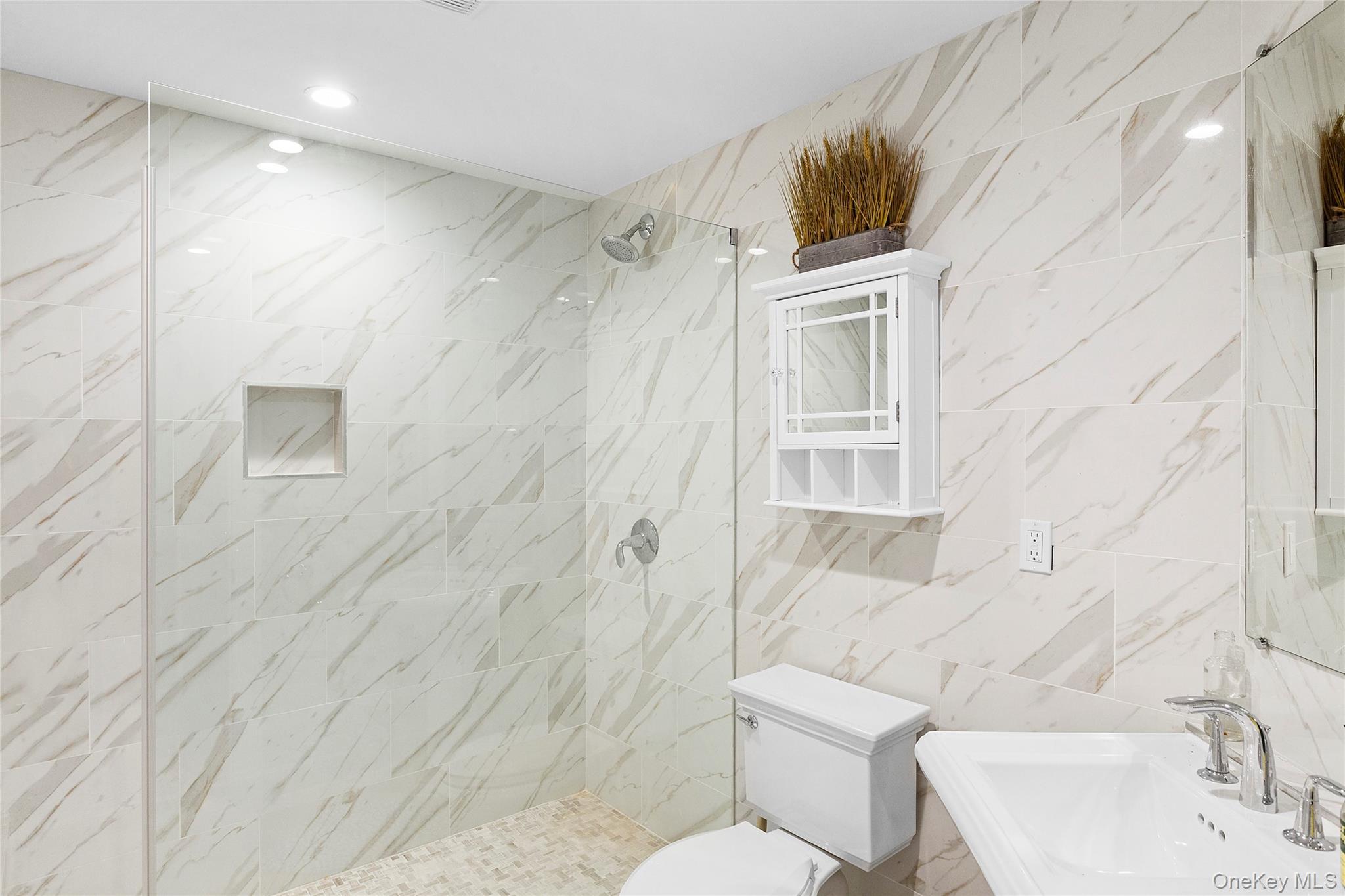 141 Middle Pond Road, Southampton, NY 11968