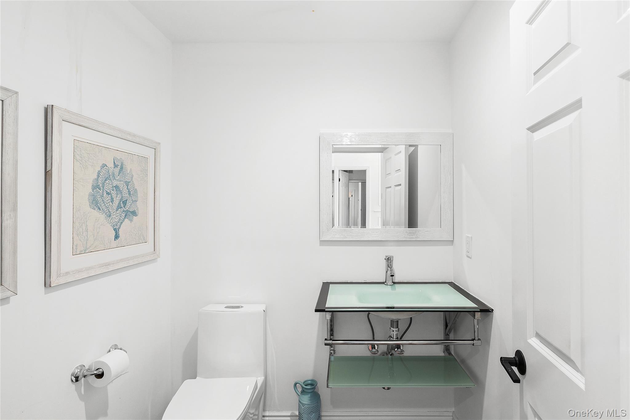 141 Middle Pond Road, Southampton, NY 11968