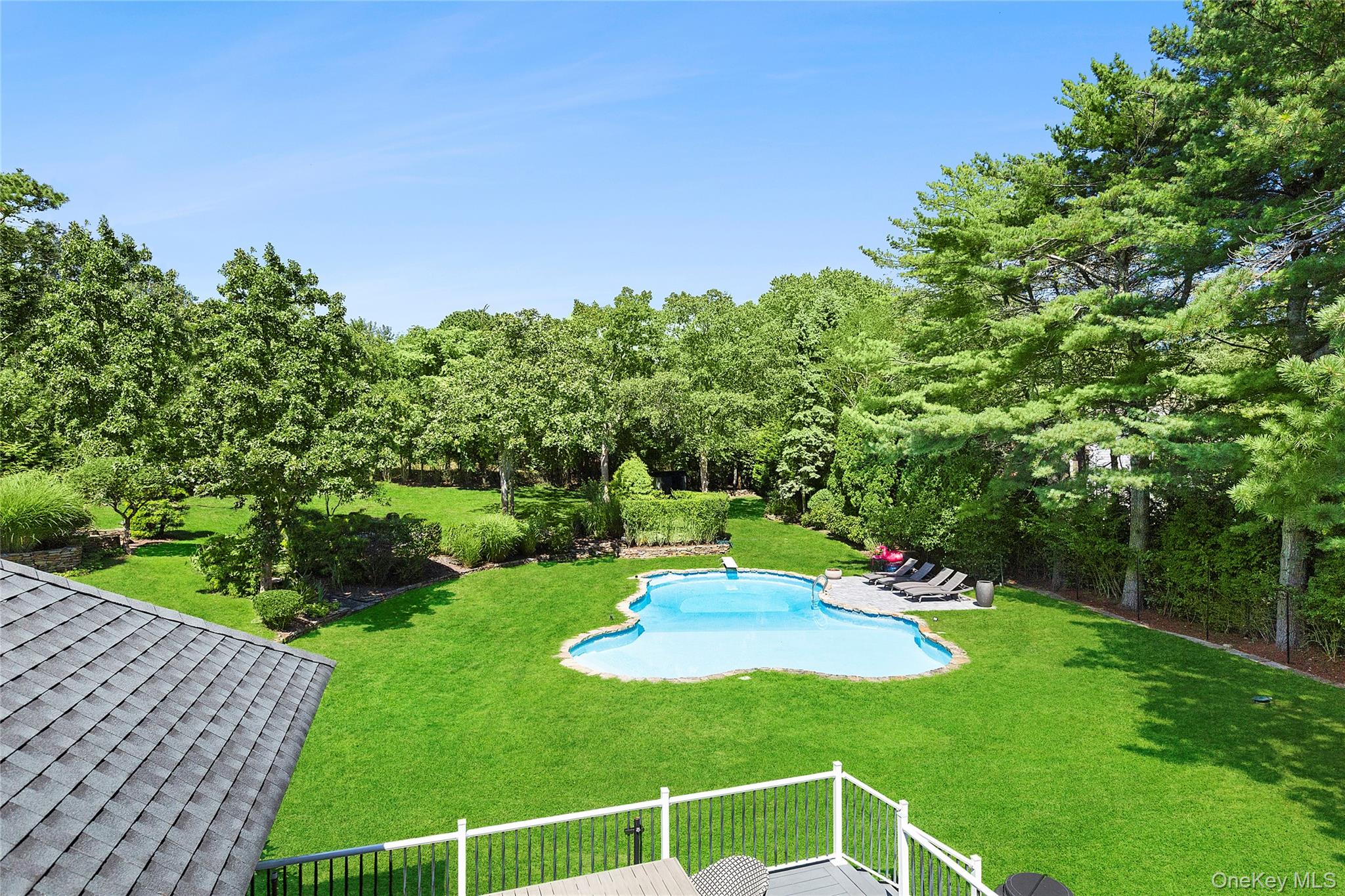 141 Middle Pond Road, Southampton, NY 11968