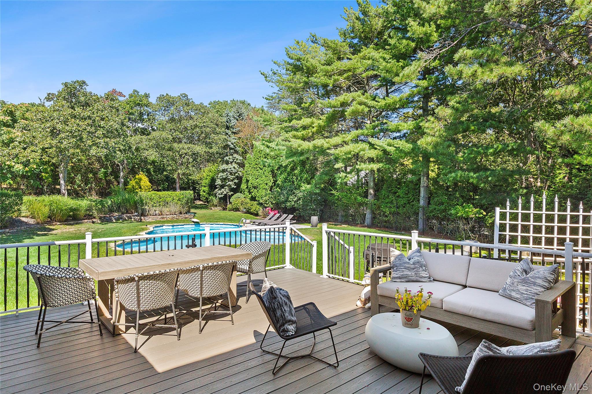 141 Middle Pond Road, Southampton, NY 11968