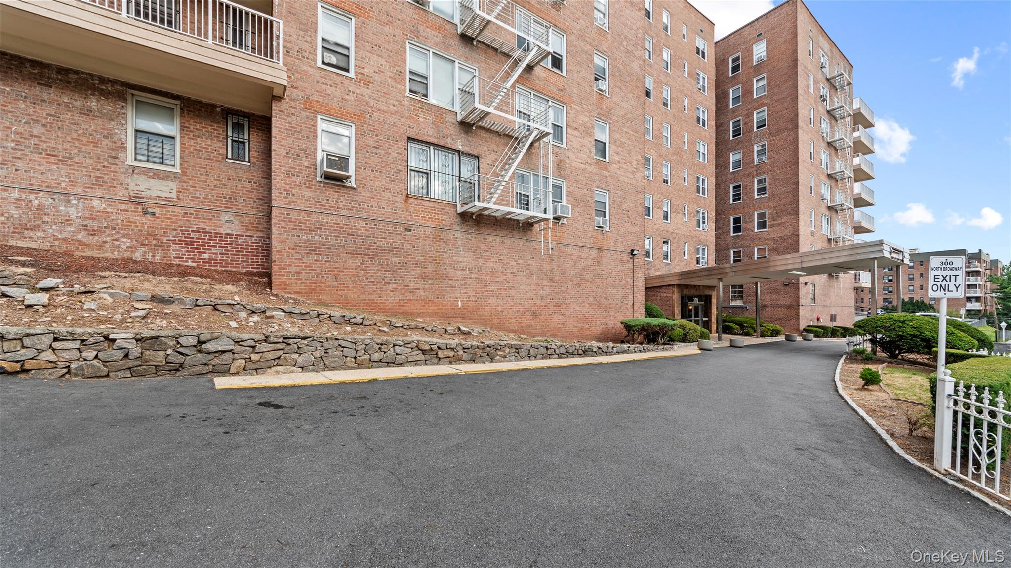 300 N Broadway # 2H, Yonkers, NY 10701