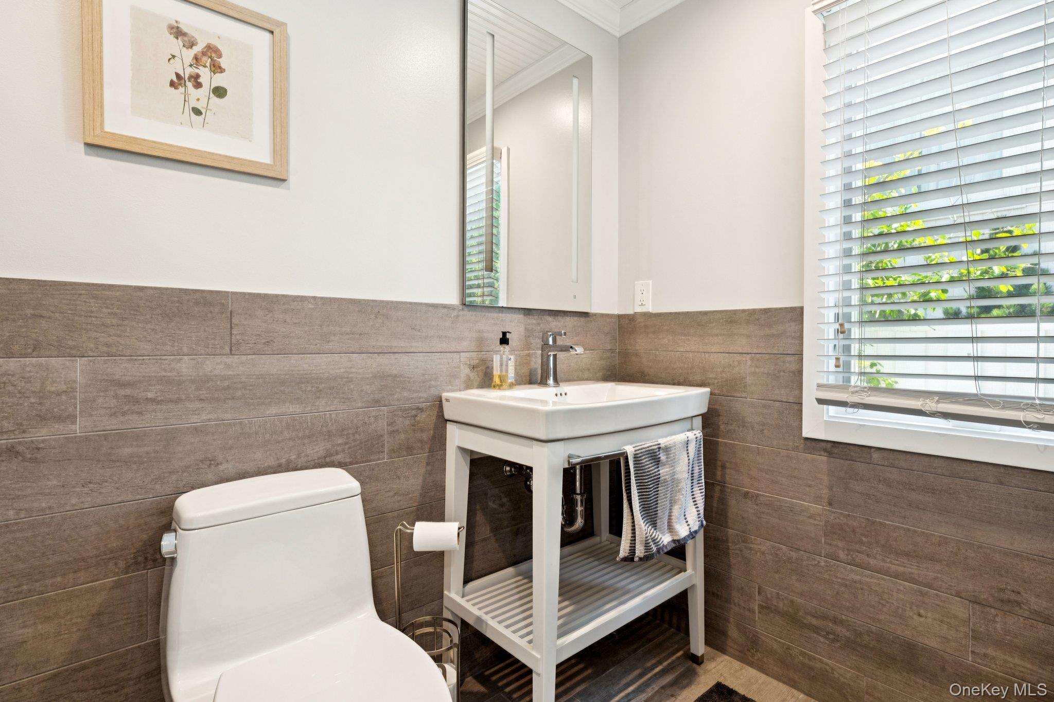 19 Oak Point Drive N, Bayville, NY 11709